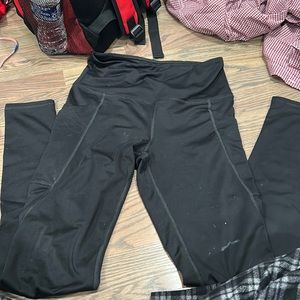 black athletic material leggings with pockets